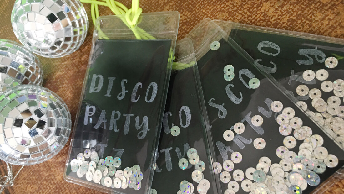 Disco-Mode-Party Einladung aus Ausweishüllen